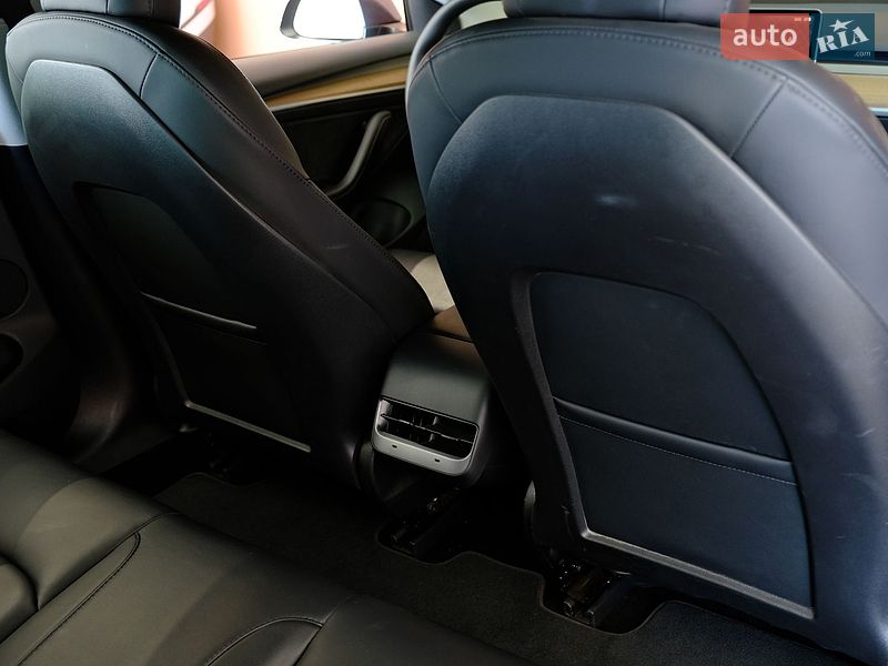 Седан Tesla Model 3 2023 в Одесі