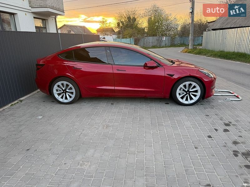 Седан Tesla Model 3 2022 в Киеве