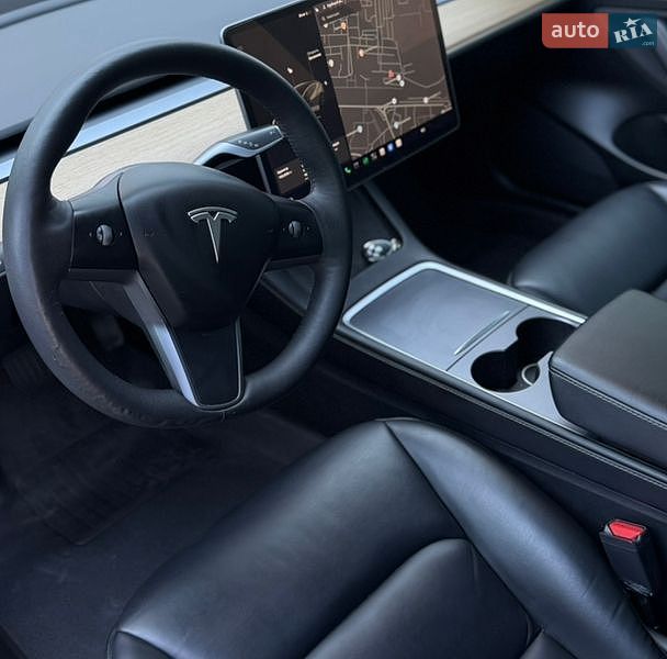 Седан Tesla Model 3 2021 в Луцке