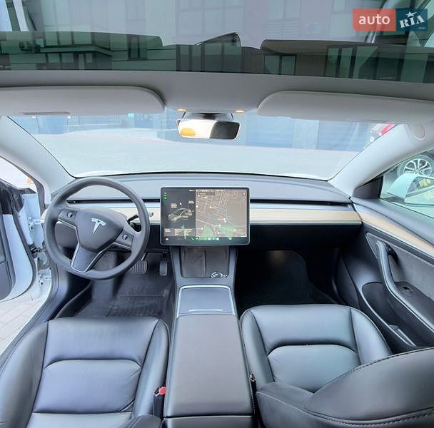 Седан Tesla Model 3 2021 в Луцке