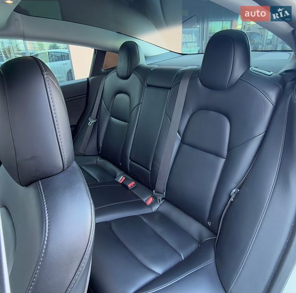 Седан Tesla Model 3 2021 в Луцке