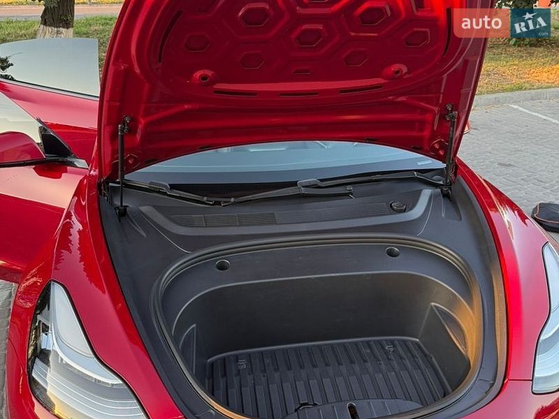 Седан Tesla Model 3 2020 в Виннице