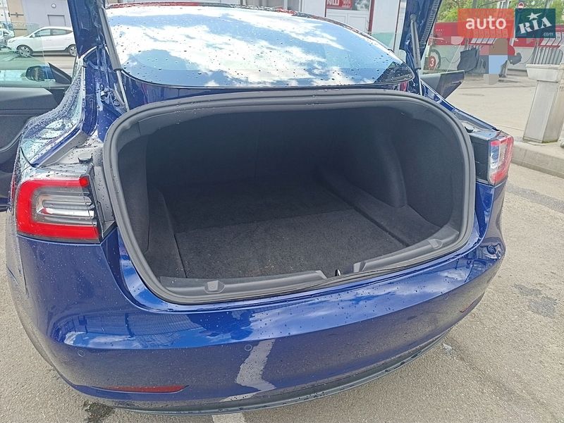 Седан Tesla Model 3 2018 в Киеве