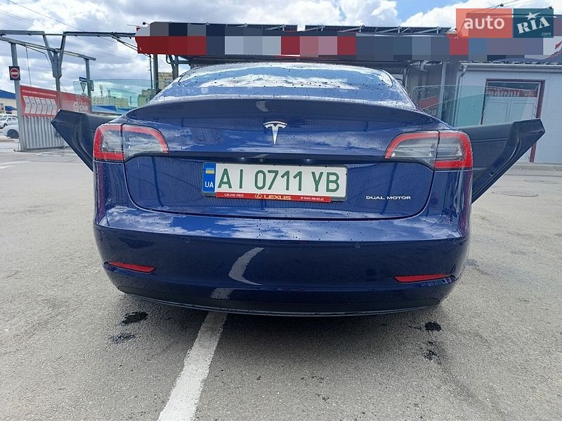 Седан Tesla Model 3 2018 в Киеве