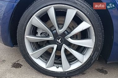 Седан Tesla Model 3 2018 в Киеве