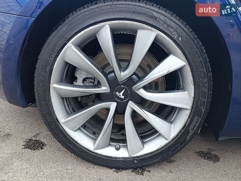 Седан Tesla Model 3 2018 в Киеве