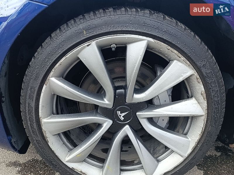 Седан Tesla Model 3 2018 в Киеве