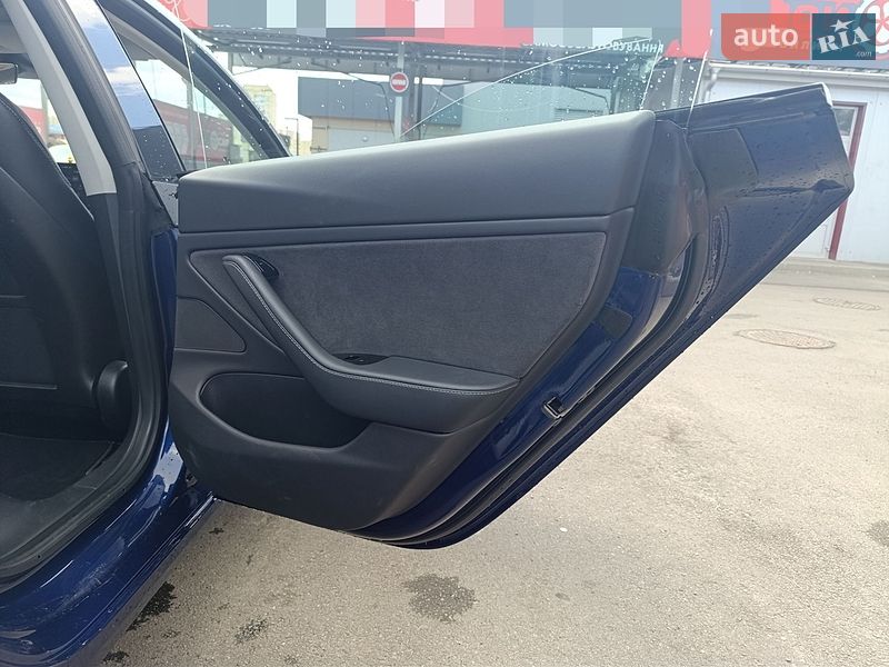 Седан Tesla Model 3 2018 в Киеве