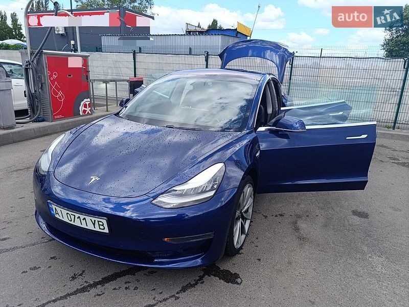 Седан Tesla Model 3 2018 в Киеве