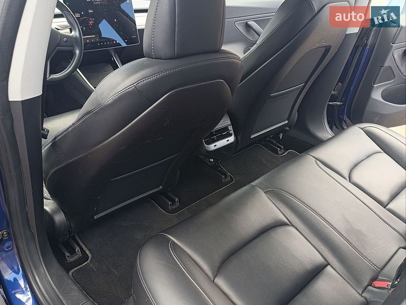 Седан Tesla Model 3 2018 в Киеве