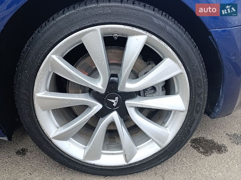 Седан Tesla Model 3 2018 в Киеве