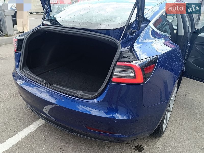 Седан Tesla Model 3 2018 в Киеве