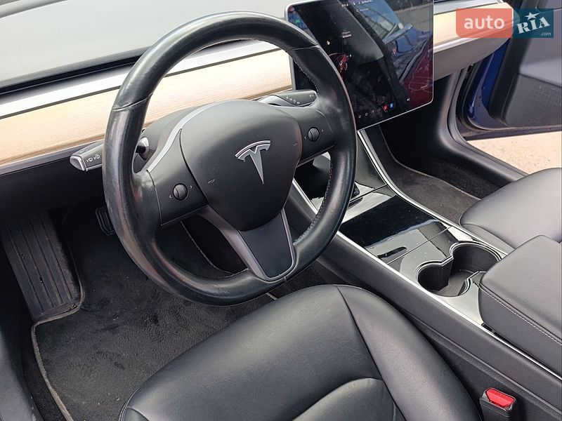 Седан Tesla Model 3 2018 в Киеве