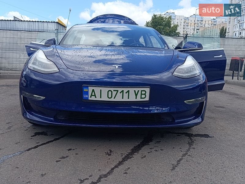 Седан Tesla Model 3 2018 в Киеве