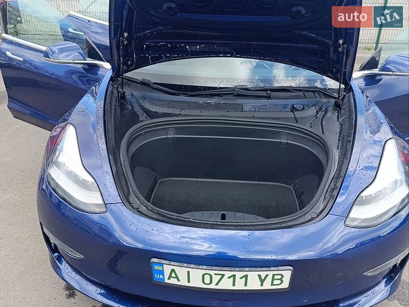 Седан Tesla Model 3 2018 в Киеве