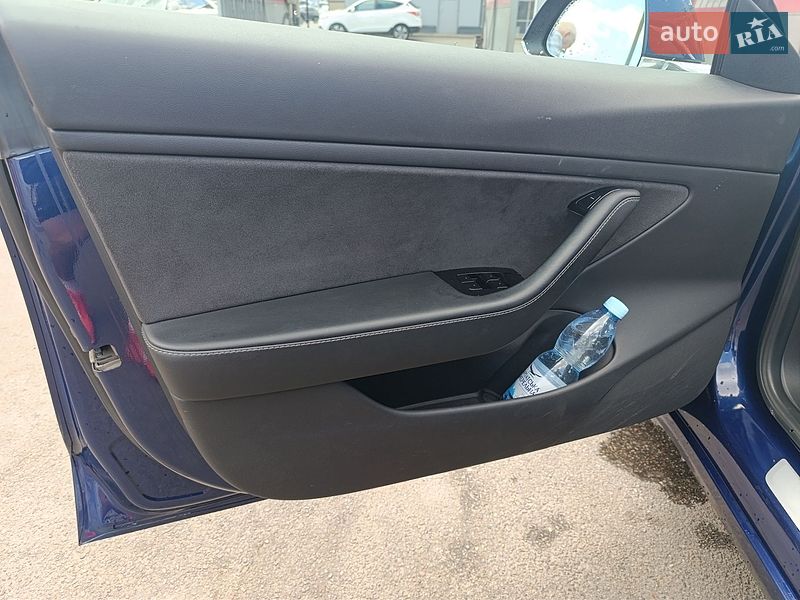 Седан Tesla Model 3 2018 в Киеве