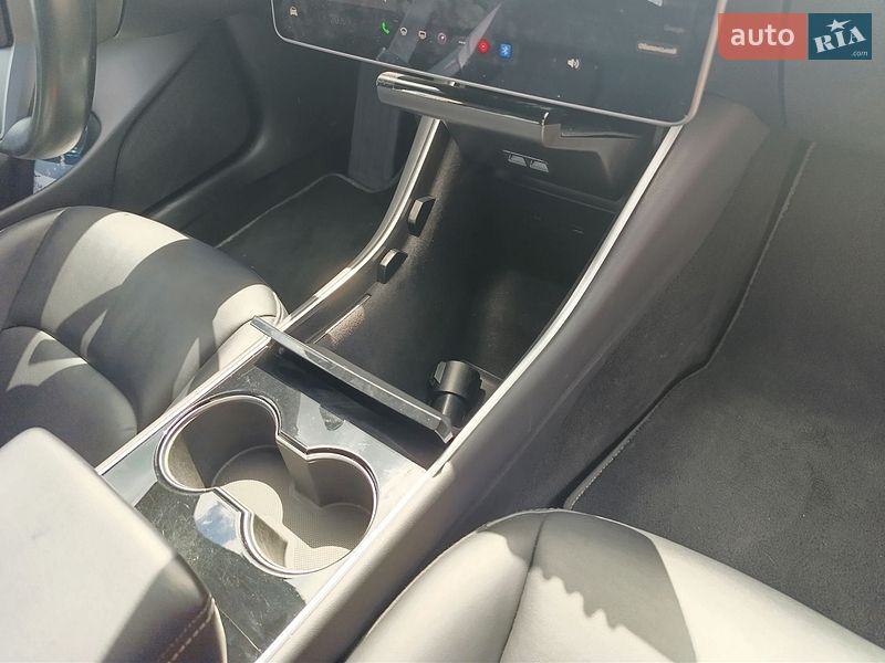 Седан Tesla Model 3 2018 в Киеве