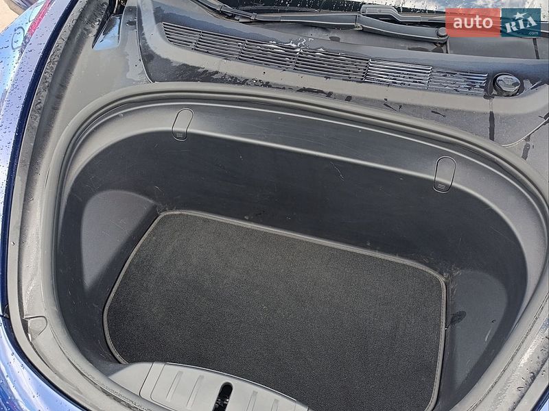 Седан Tesla Model 3 2018 в Киеве