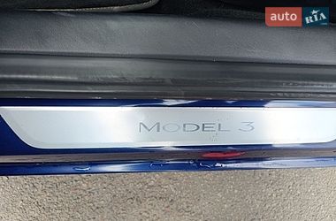 Седан Tesla Model 3 2018 в Киеве