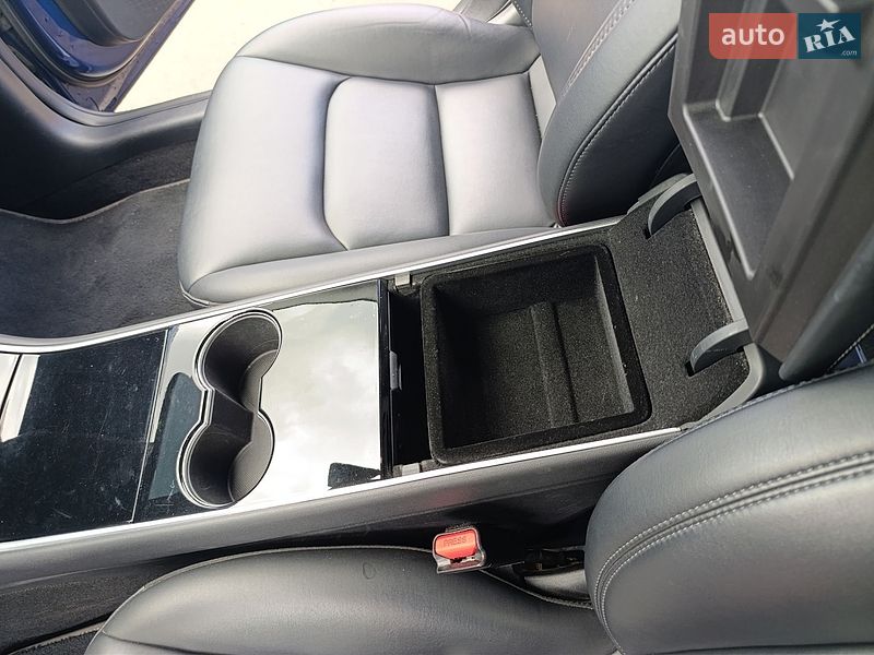 Седан Tesla Model 3 2018 в Киеве