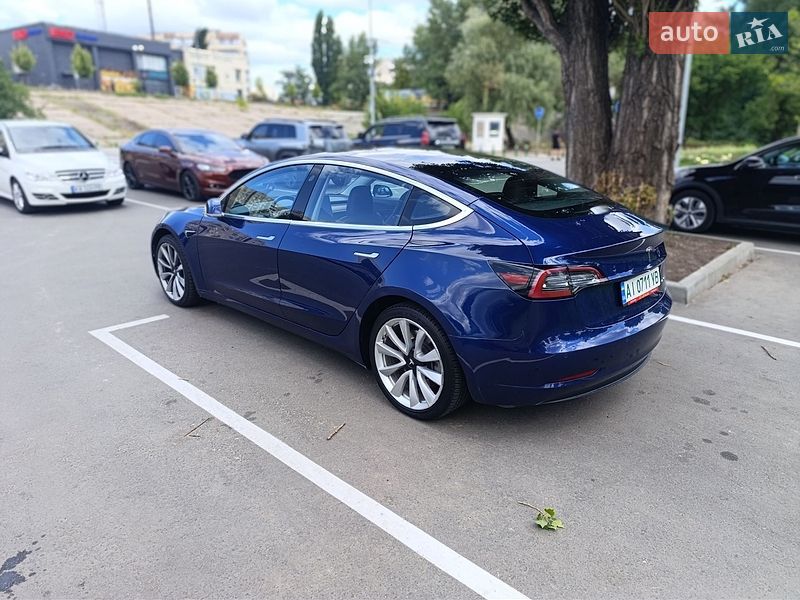 Седан Tesla Model 3 2018 в Киеве