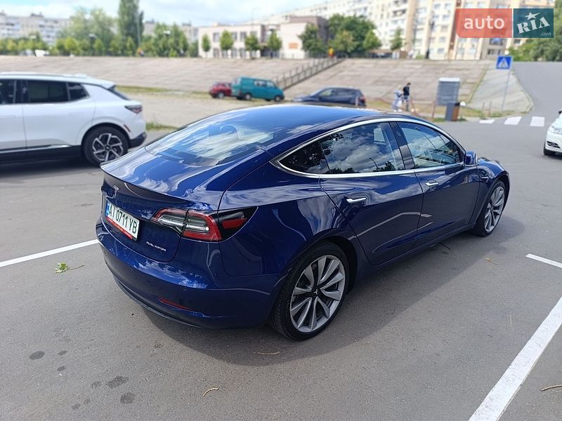 Седан Tesla Model 3 2018 в Киеве