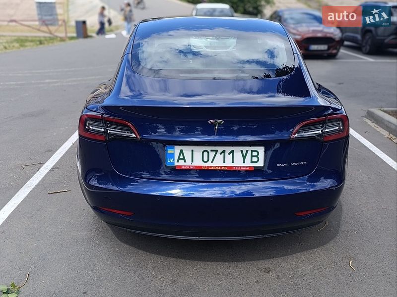 Седан Tesla Model 3 2018 в Киеве