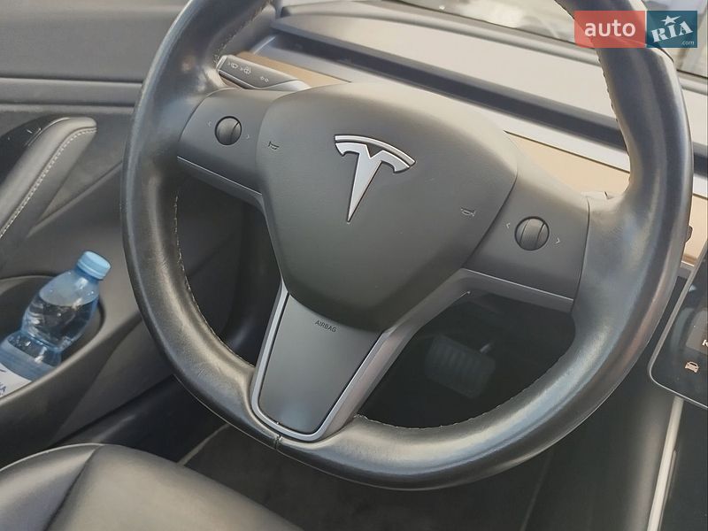 Седан Tesla Model 3 2018 в Киеве