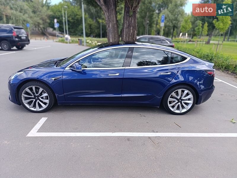 Седан Tesla Model 3 2018 в Киеве