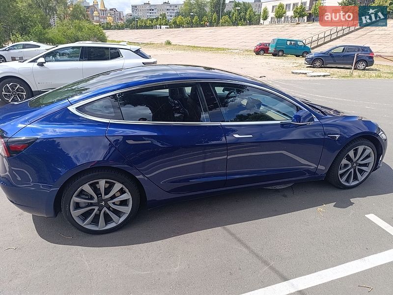 Седан Tesla Model 3 2018 в Киеве