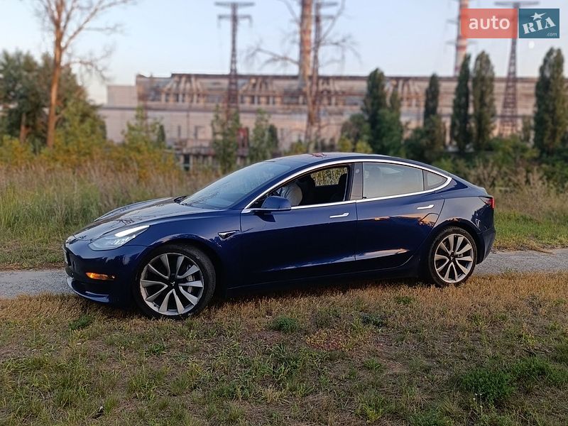 Седан Tesla Model 3 2018 в Киеве