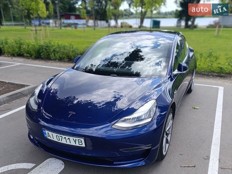 Седан Tesla Model 3 2018 в Киеве