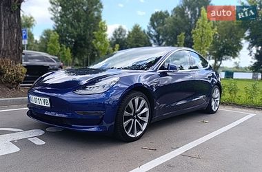 Седан Tesla Model 3 2018 в Киеве