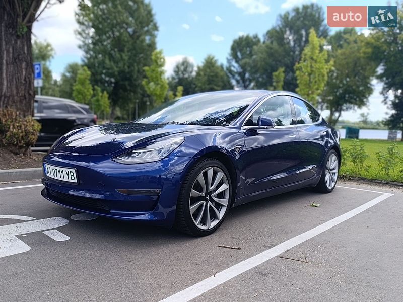 Седан Tesla Model 3 2018 в Киеве