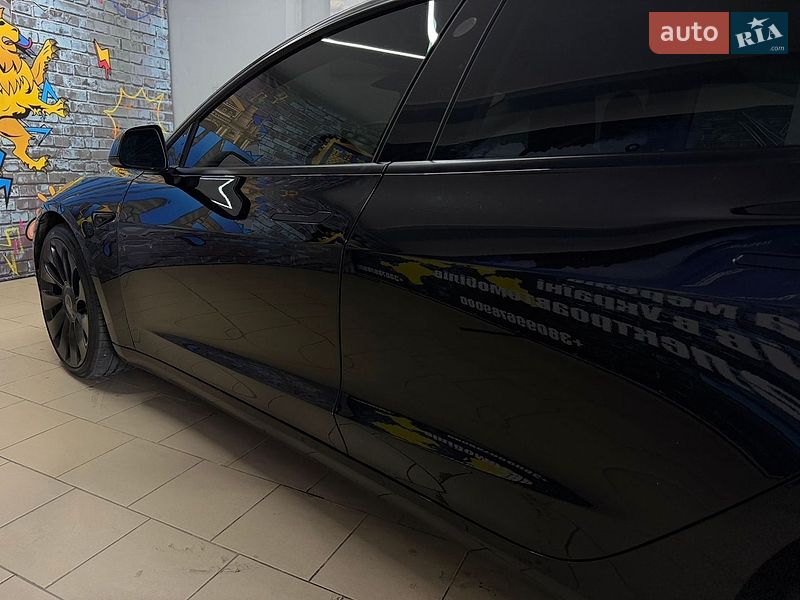Седан Tesla Model 3 2022 в Львові