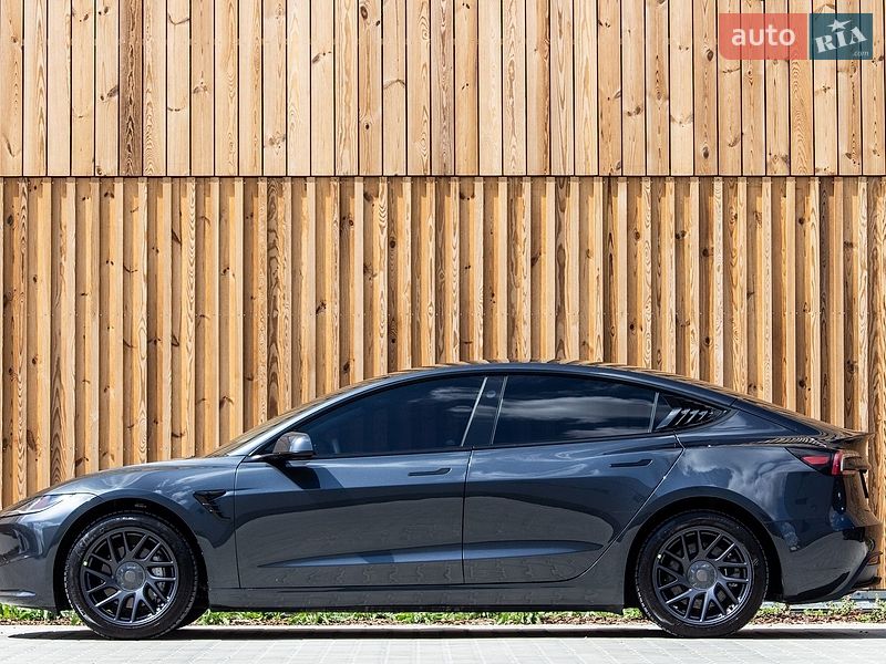 Седан Tesla Model 3 2024 в Львові