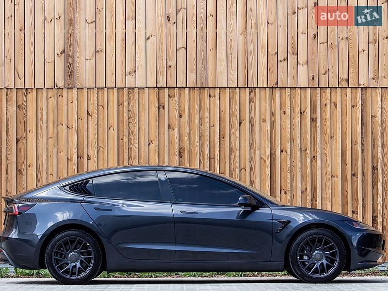 Седан Tesla Model 3 2024 в Львові