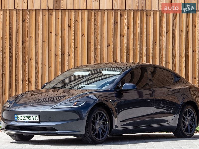 Седан Tesla Model 3 2024 в Львові