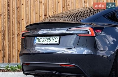 Седан Tesla Model 3 2024 в Львові