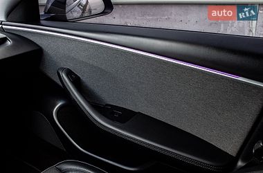Седан Tesla Model 3 2024 в Львові
