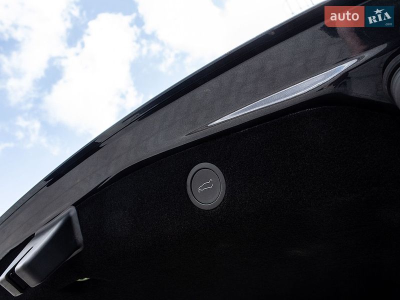 Седан Tesla Model 3 2024 в Львові