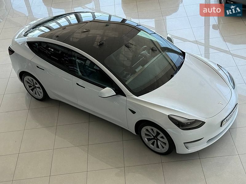 Седан Tesla Model 3 2023 в Одессе