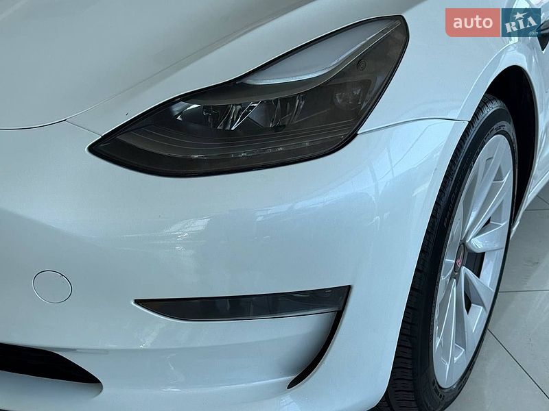 Седан Tesla Model 3 2023 в Одессе