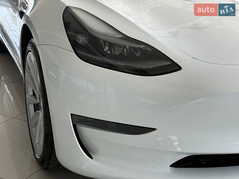 Седан Tesla Model 3 2023 в Одессе