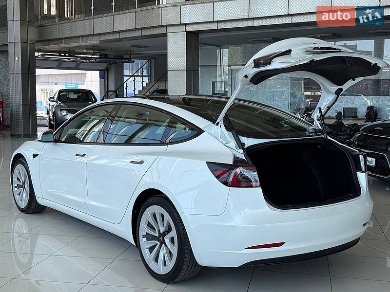 Седан Tesla Model 3 2023 в Одессе