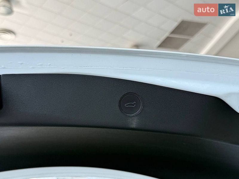 Седан Tesla Model 3 2023 в Одессе