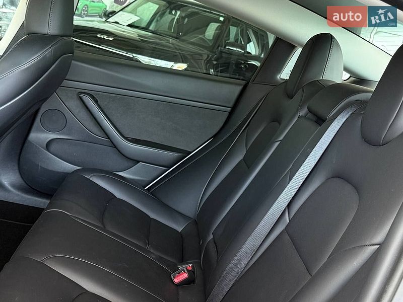 Седан Tesla Model 3 2023 в Одессе
