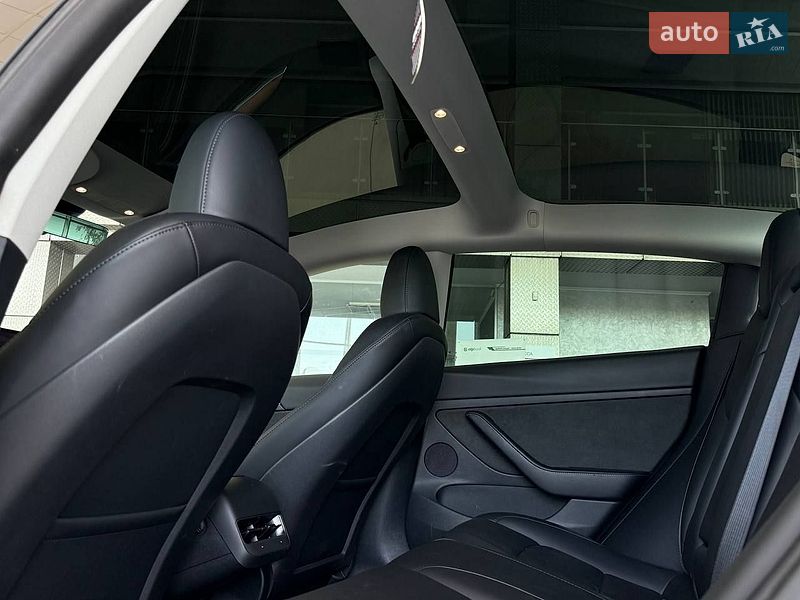 Седан Tesla Model 3 2023 в Одессе