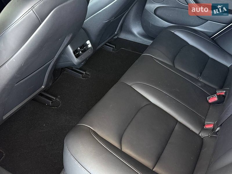 Седан Tesla Model 3 2023 в Одессе