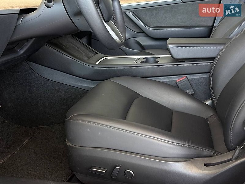 Седан Tesla Model 3 2023 в Одессе